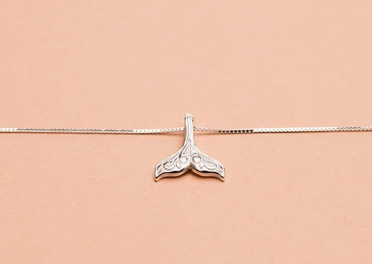 Shuangshuo Ethnic Whale Tail Pendant Necklace for Women Lovely Mermaid Tail Choker Necklace Mermaid Long Chain Necklace collier