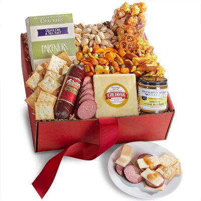 Game Day Golden State Fruit & Savory Snack Gift Box