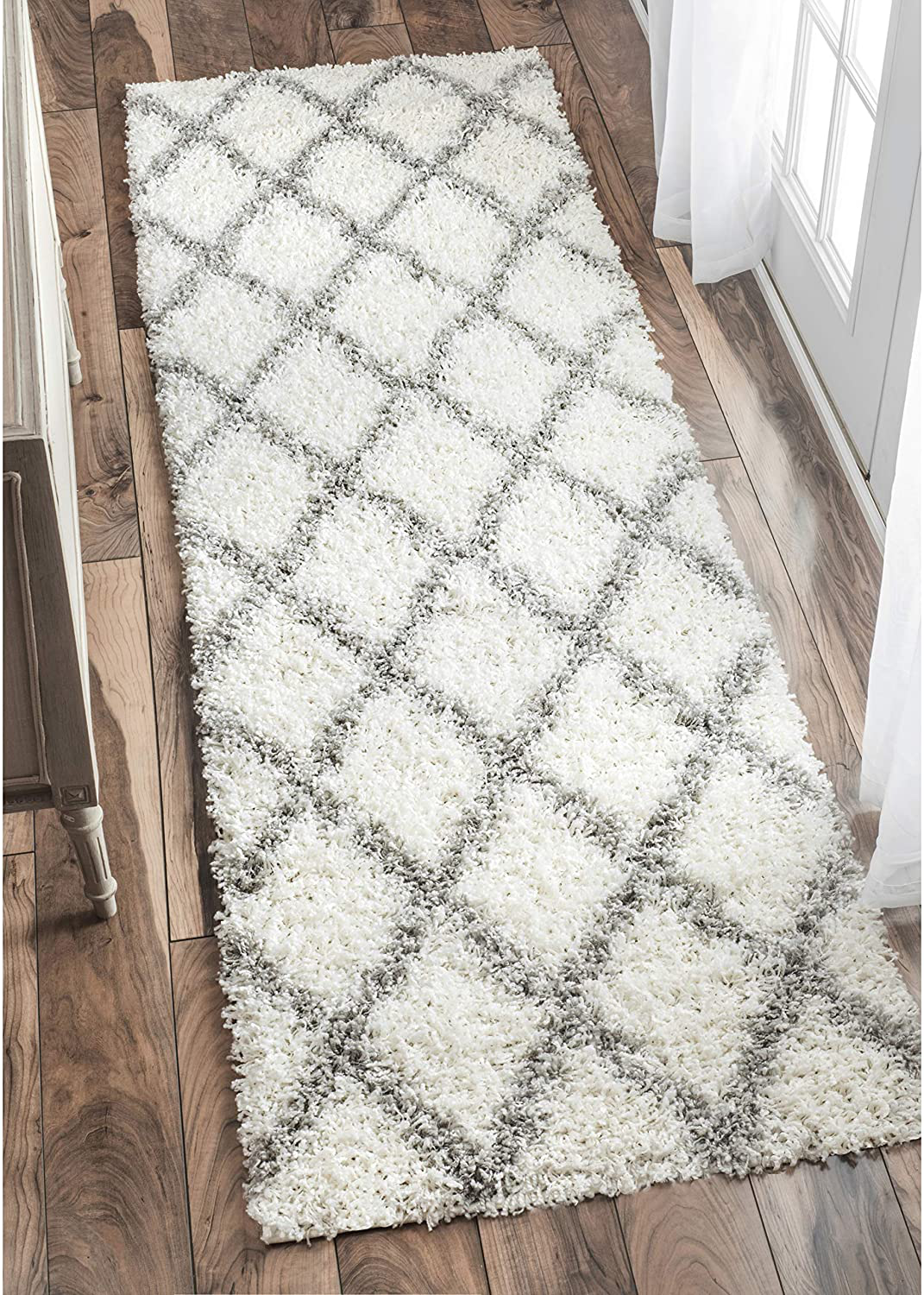 nuLOOM Tess Cozy Soft & Plush Modern Runner Rug, 2' 6" x 6', White