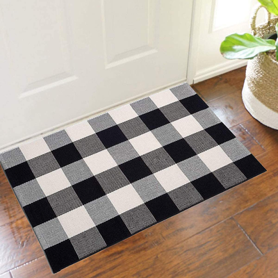 SHACOS Buffalo Check Rug Doormat Door Rug Farmhouse Plaid Woven Cotton Rug Washable Bath Rug Throw Kitchen Rug Thin Laundry Room Rug (18x27.5 inch, Black White)