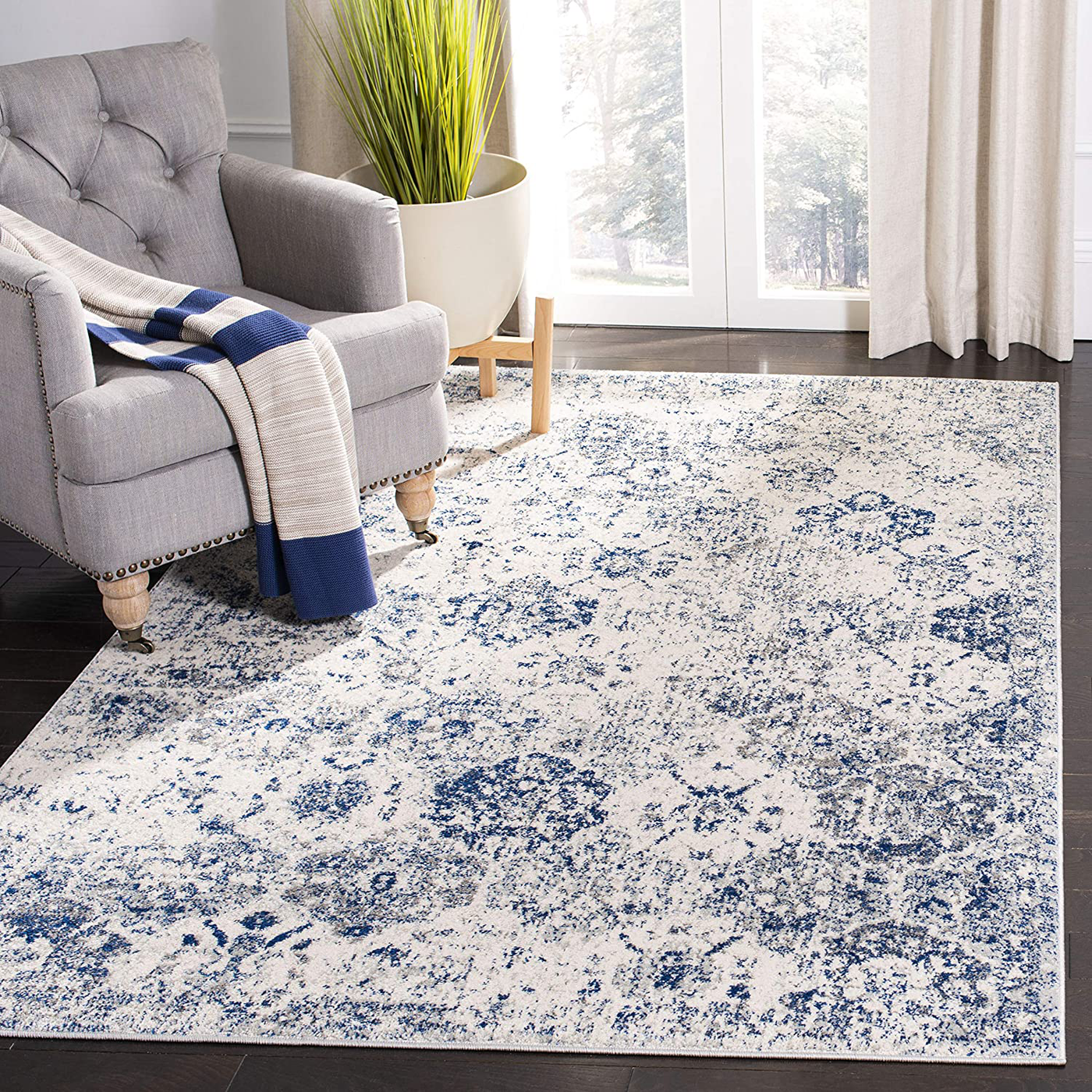 Safavieh Madison Collection MAD611C Boho Chic Floral Medallion Trellis Distressed Non-Shedding Living Room Bedroom Accent Area Rug, 4' x 6', White / Royal Blue