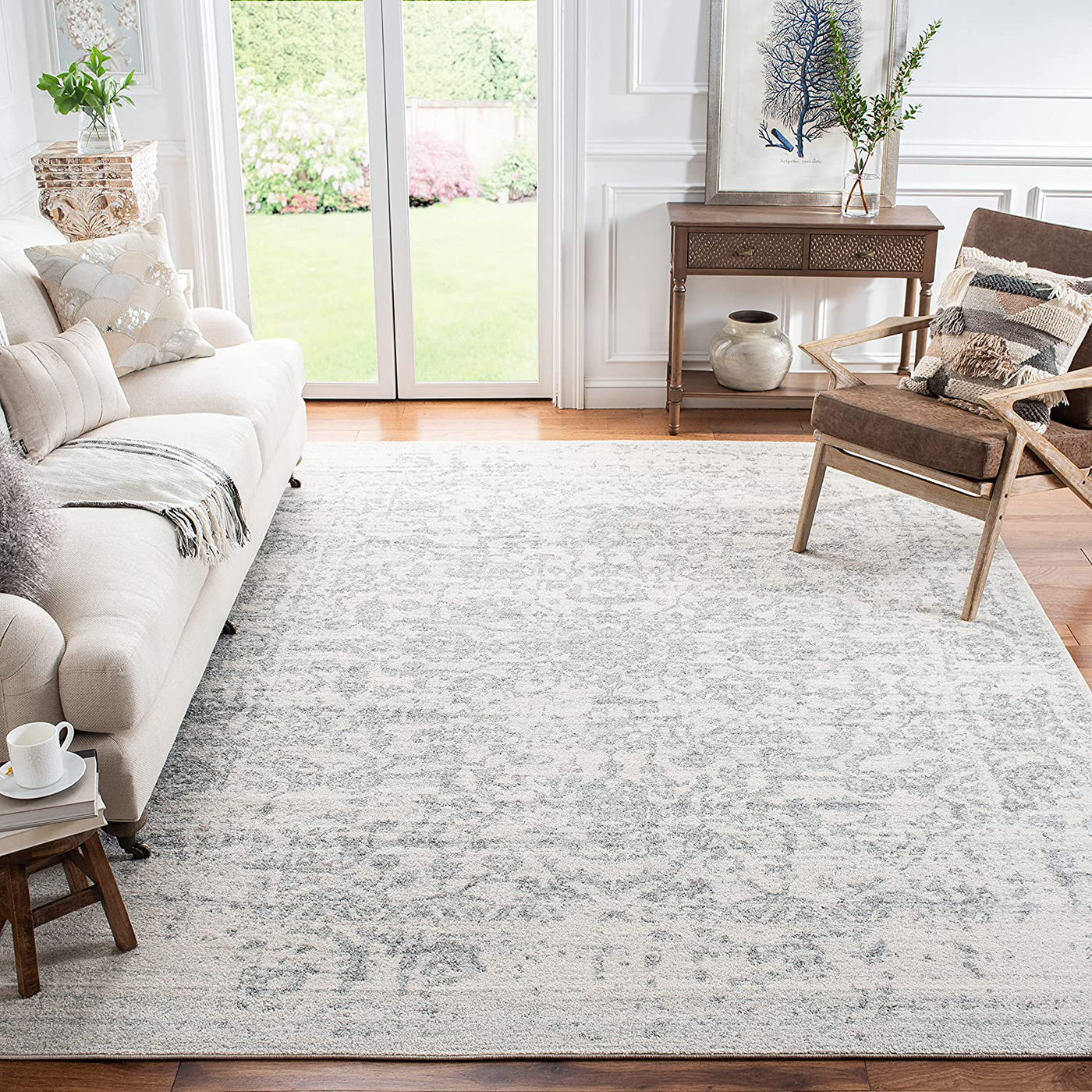 Safavieh Madison Collection MAD603D Oriental Snowflake Medallion Distressed Non-Shedding Living Room Bedroom Accent Area Rug, 4' x 6', Cream / Navy