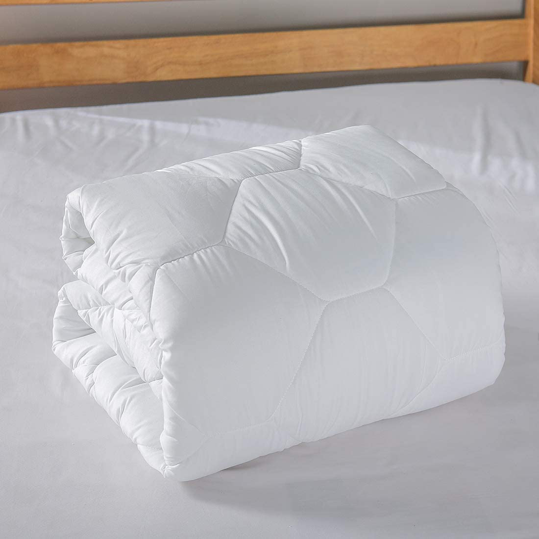 King Mattress Pad, 8-21" Deep Pocket Protector Ultra Soft Quilted Fitted Topper Cover Fit for Dorm Home Hotel -White