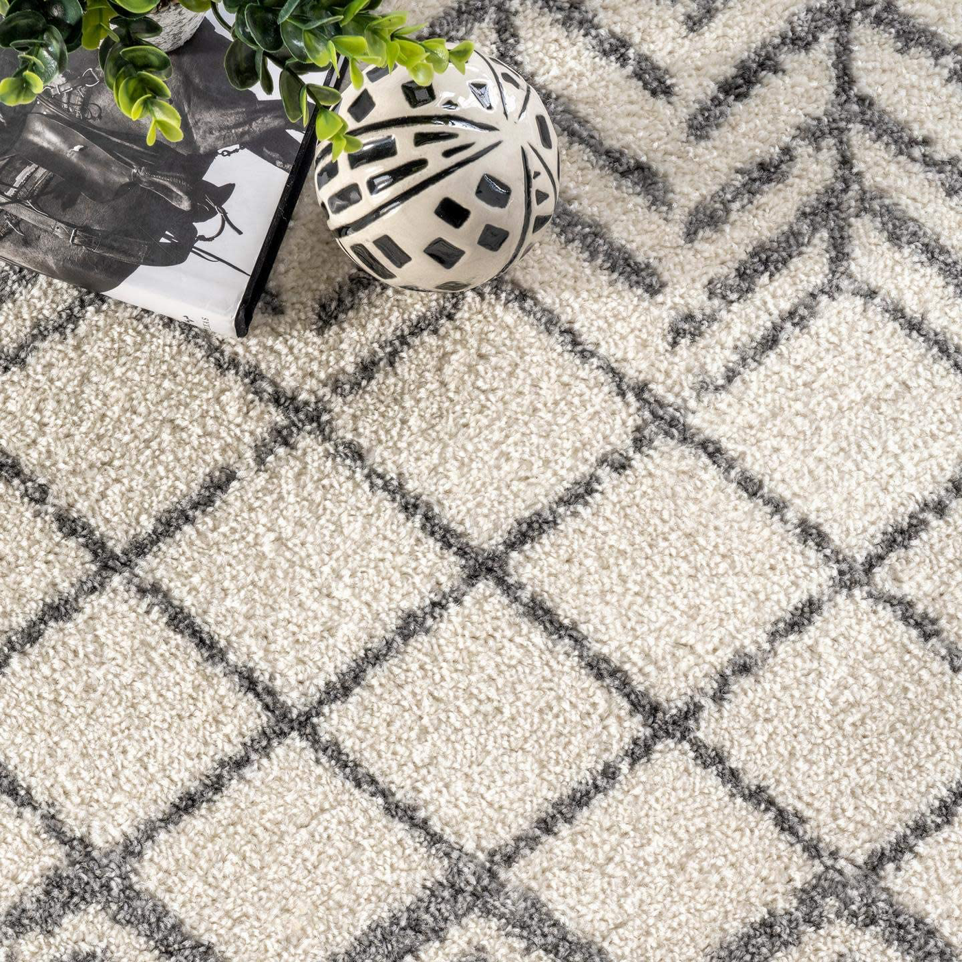 nuLOOM Kenzie Geometric Diamond Area Rug, 3' x 5', Off-white