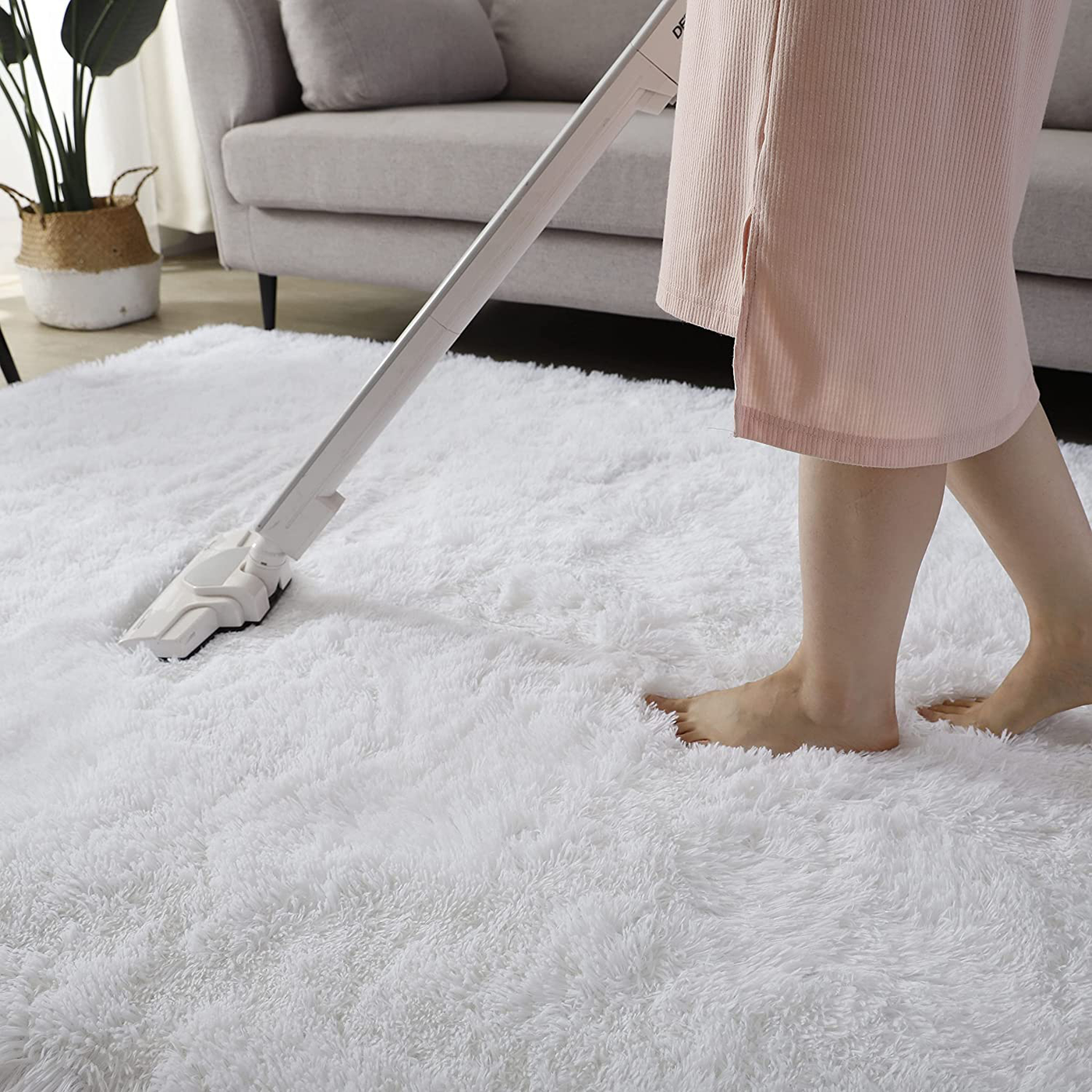 GKLUCKIN Shag Ultra Soft Area Rug, Fluffy 5'x7' White Rugs Plush Fuzzy Non-Skid Indoor Faux Fur Rugs Furry Carpets for Living Room Bedroom Nursery Kids Playroom Decor