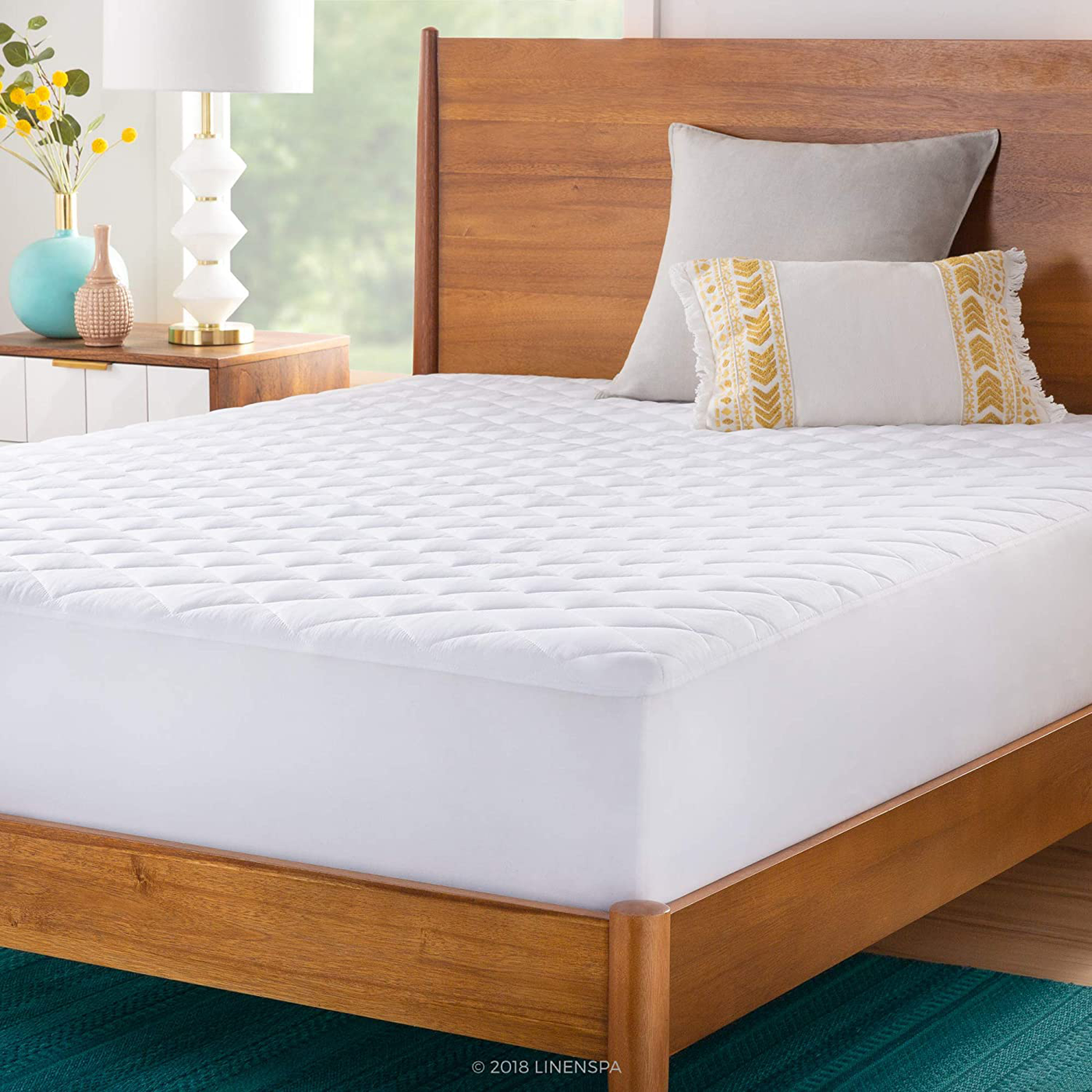 Linenspa Plush Quilted Hypoallergenic Mattress Pad-Breathable Mattress Cover with Deep Pockets Stretches up to 18 Inches