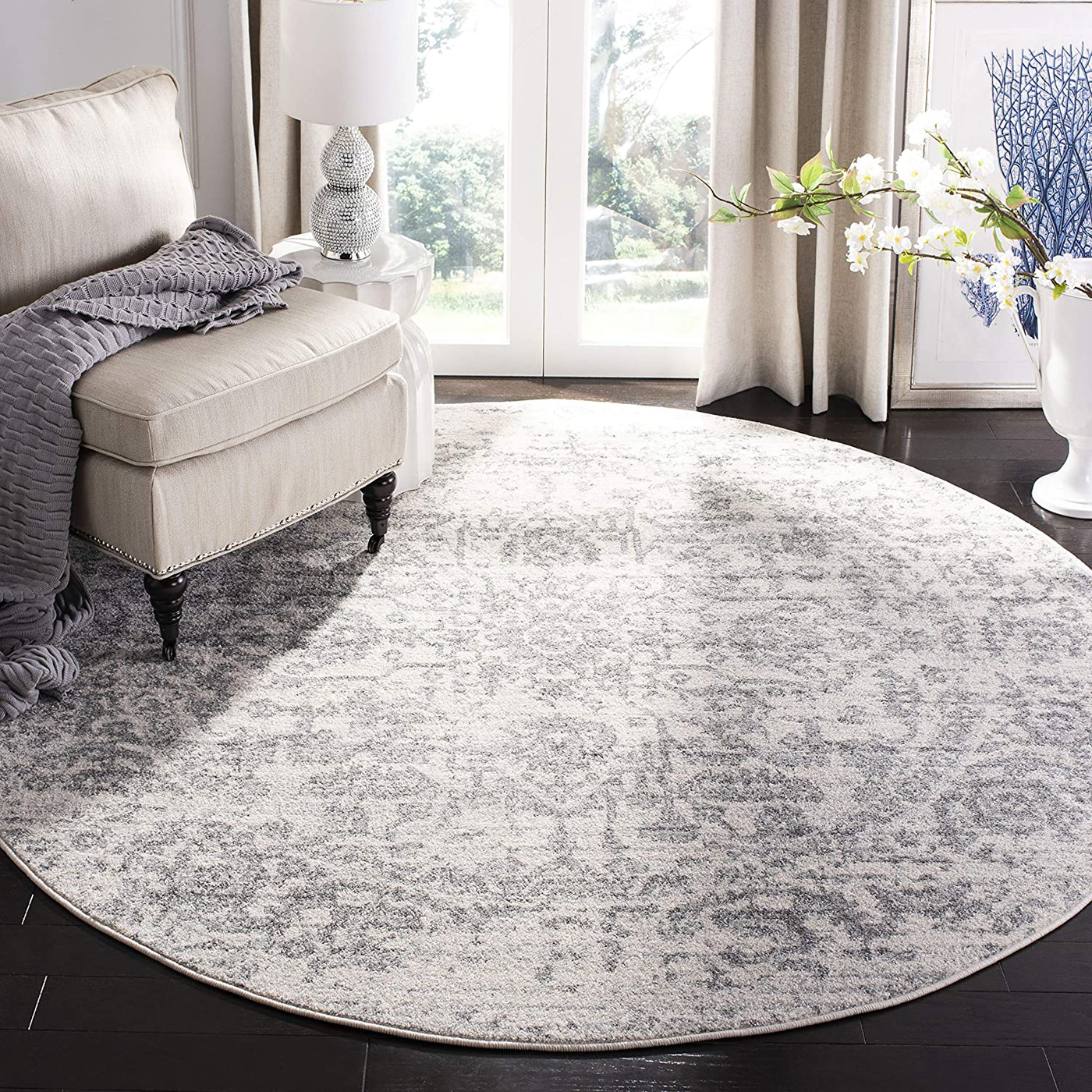 Safavieh Madison Collection MAD603G Oriental Snowflake Medallion Distressed Non-Shedding Dining Room Entryway Foyer Living Room Bedroom Area Rug, 5'3" x 5'3" Round, Silver / Ivory