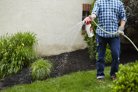 Ortho Home Defense Insect Killer for Lawn & Landscape Concentrate - Treats up to 5,300 sq. ft., For Ants, Ticks, Mosquitoes, Fleas & Spiders, Starts Working Within Minutes, 32 oz.