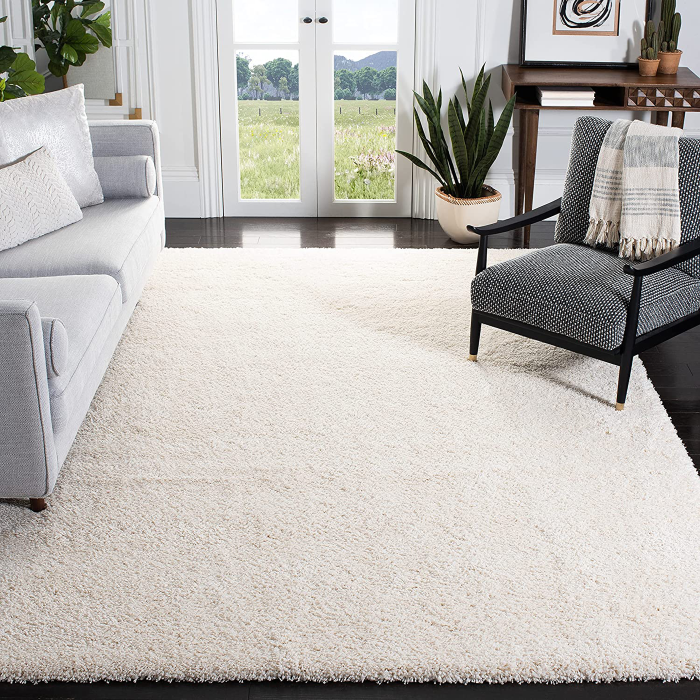 SAFAVIEH California Premium Shag Collection SG151 Non-Shedding Living Room Bedroom Dining Room Entryway Plush 2-inch Thick Area Rug, 4' x 4' Round, Beige