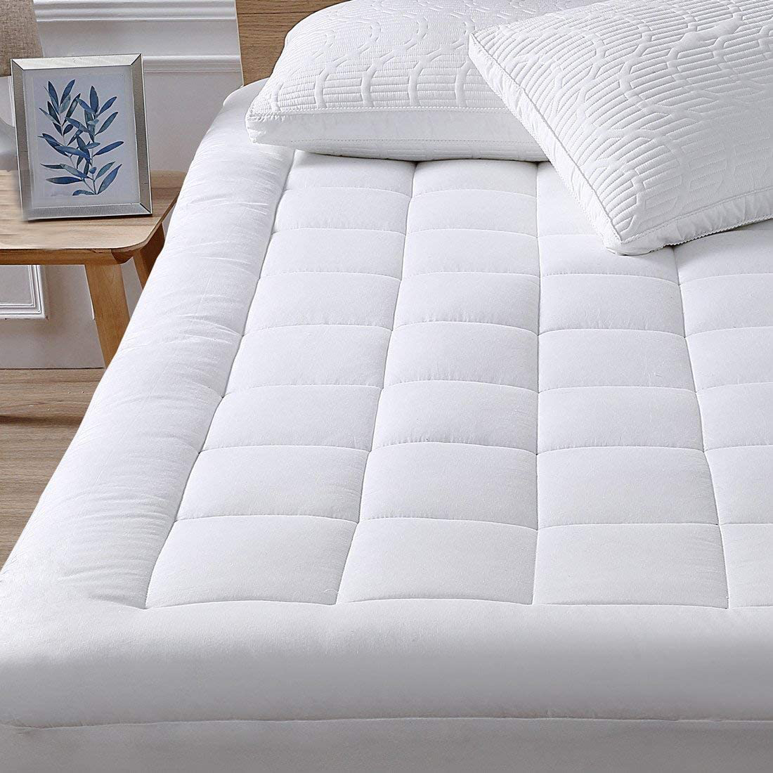 Twin Mattress Pad Cover Top with Stretches to 18” Deep Pocket Fits Up to 8”-21” Cooling White Bed Topper (Down Alternative, Twin Size)