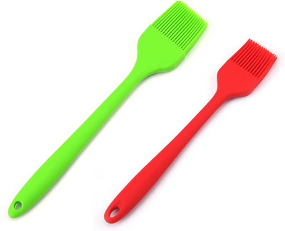 WinAimer Premium Silicone Basting Brush Set of Two Heat Resistant Long Handle Pastry Brush for Grilling, Baking, BBQ and Cooking, Solid Core and Hygienic Solid Coating (Green+Red)