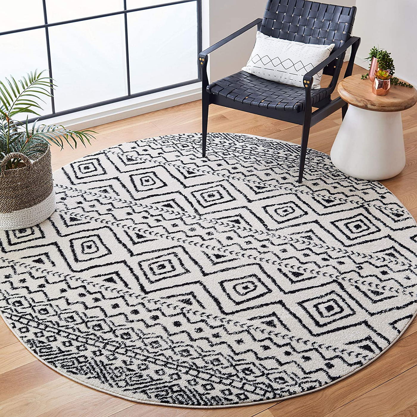 Safavieh Tulum Collection TUL267D Moroccan Boho Distressed Non-Shedding Stain Resistant Living Room Bedroom Area Rug, 3' x 3' Round, Ivory / Black