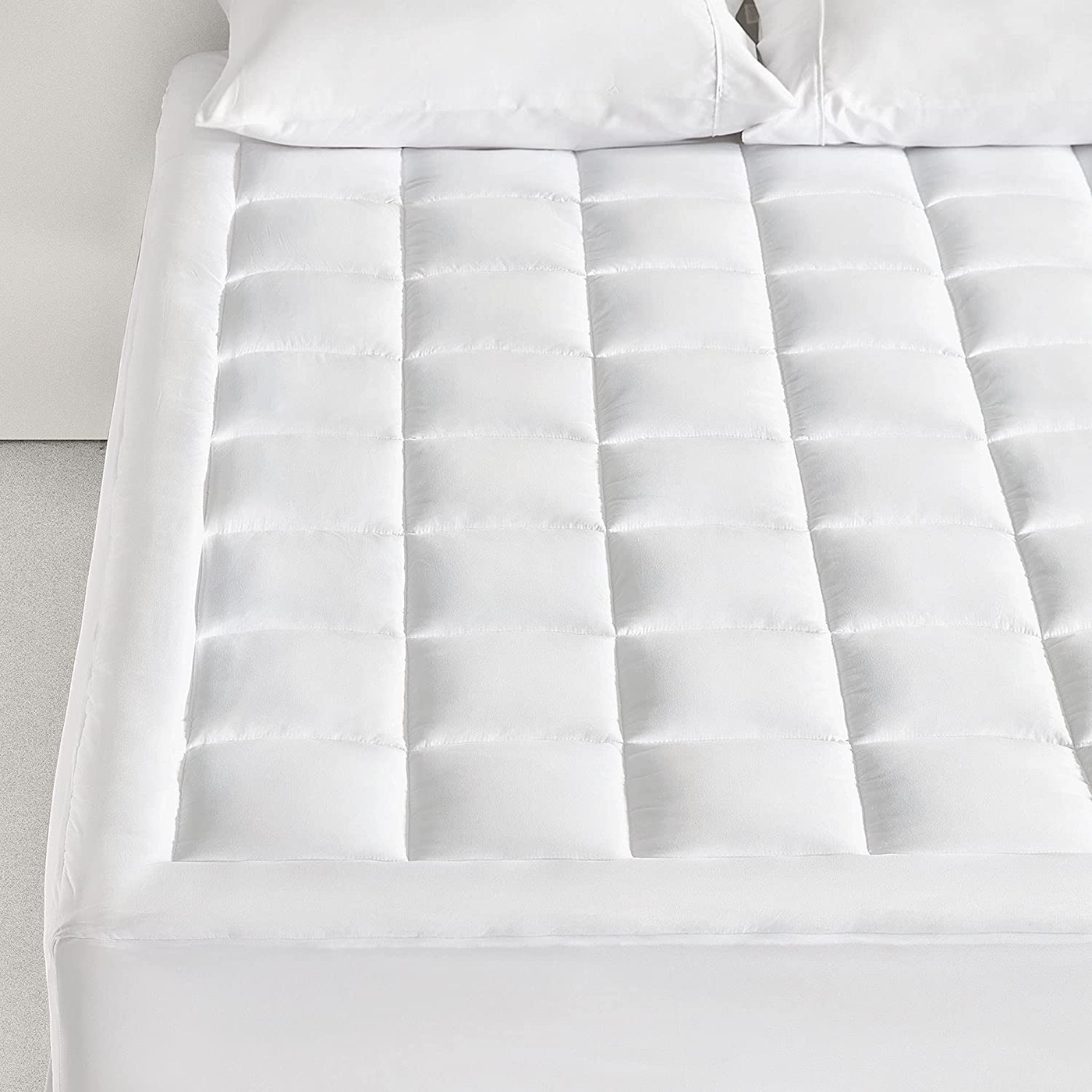 SONIVE Quilted Mattress Pad Soft Fluffy Pillow Top Mattress Cover Down Alternative Fill Topper Streches up to 21 Inches Deep Pocket (White, Cal King)