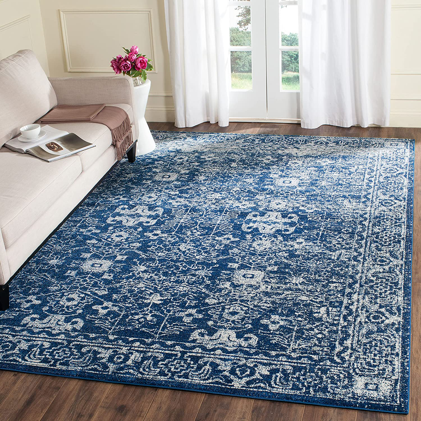 Safavieh Evoke Collection EVK270A Shabby Chic Distressed Non-Shedding Stain Resistant Living Room Bedroom Area Rug, 3' x 5', Navy / Ivory