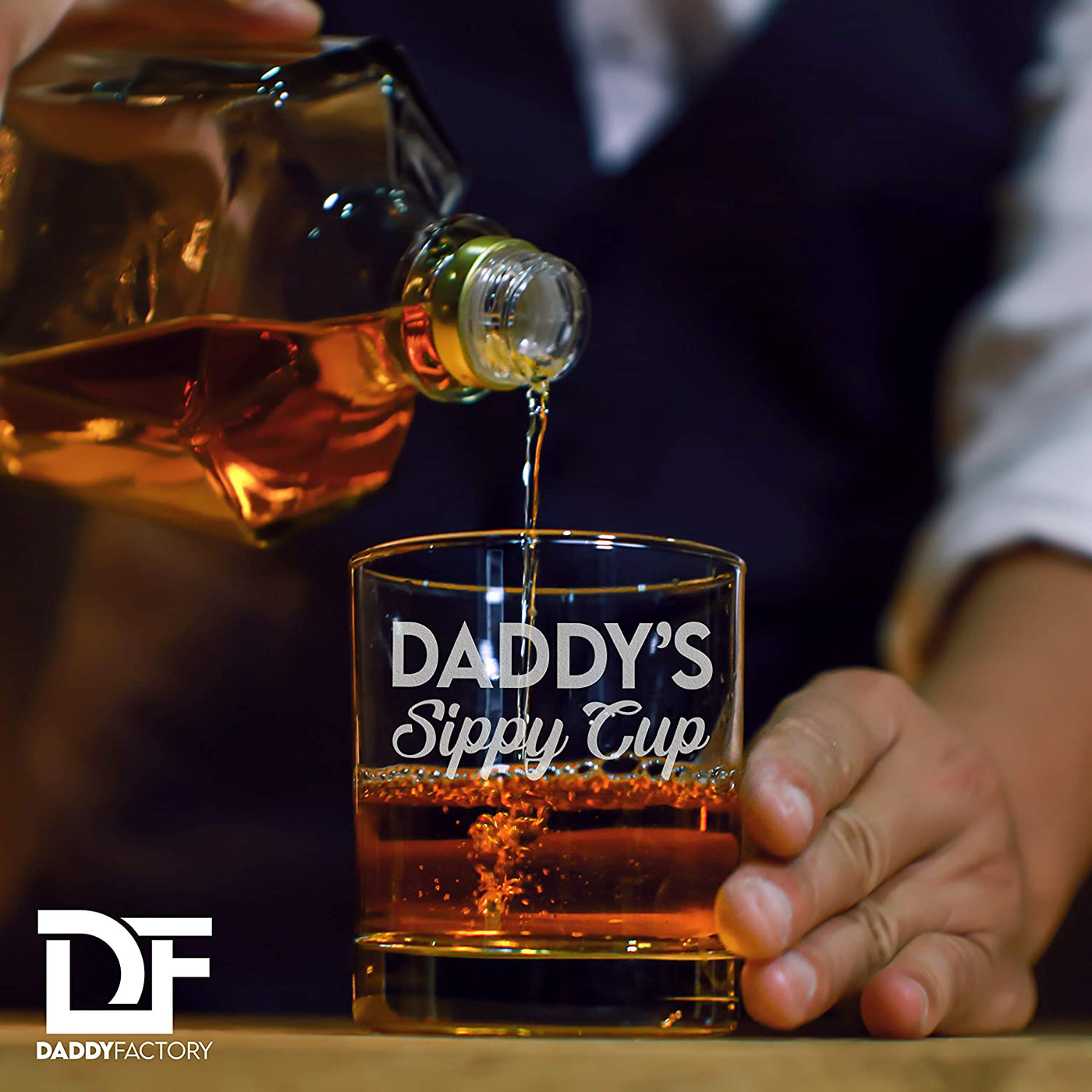 DADDY FACTORY Daddy's Sippy Cup Whiskey Glass - Funny New Dad Gifts - 10.25 oz Engraved Old Fashioned Bourbon Rocks Glass for Expecting Father, Dad Birthday Gift