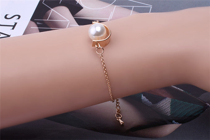 Women's Semi-Circular Holding Simulated Pearl Bracelet